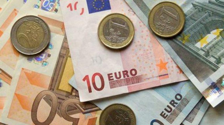 Еврото падна на најниско ниво за 18 месеци