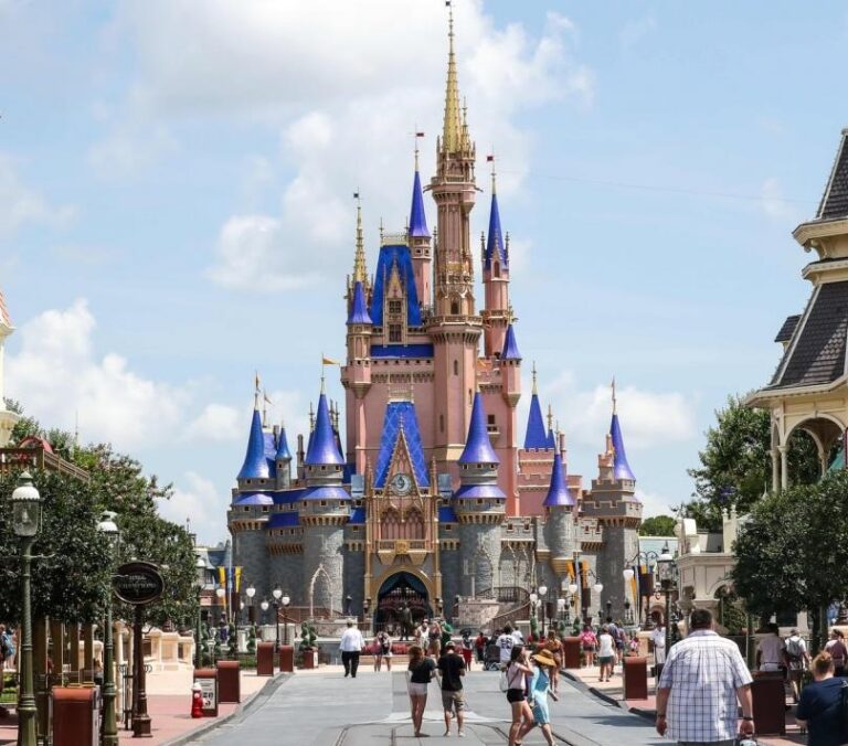 Disney отпушта 32.000 вработени поради коронавирусот