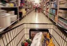 Маските, растојанието и редарските служби остануваат и натаму обврска на трговците