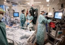 Колапс на шведскиот модел, креветите за интензивна нега пополнети за прв пат од почетокот на пандемијата