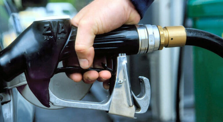 Бензините поскапуваат од половина до еден денар, а дизелот за 1,5 денари