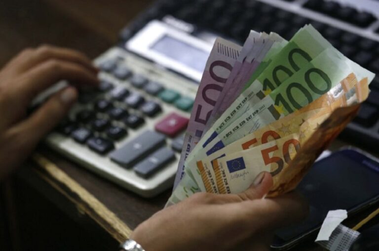 Словенците во банките чуваат 23 милијарди евра, за време на пандемијата заштедите поголеми за 2 милијарди евра