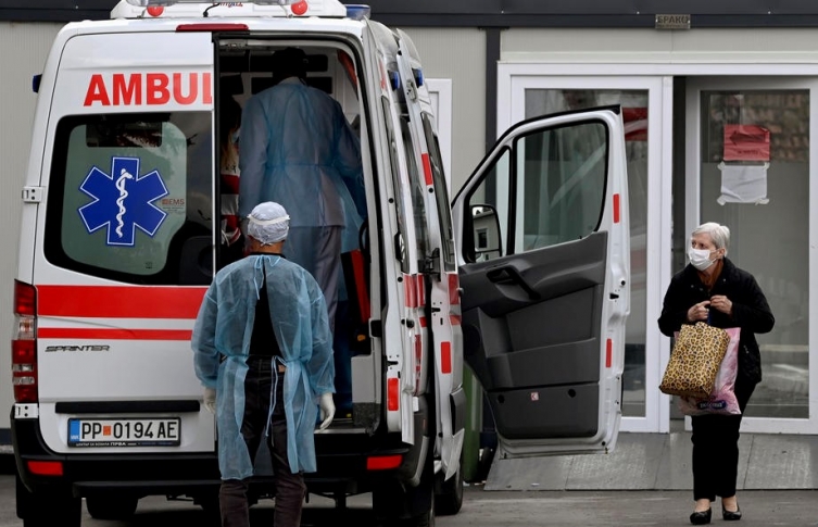 Бројот на ковид-пациенти во болниците се намалува, во Скопје примени само пет нови