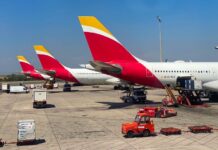 Авиокомпанијата Иберија планира привремено да отпушти третина од своите работници
