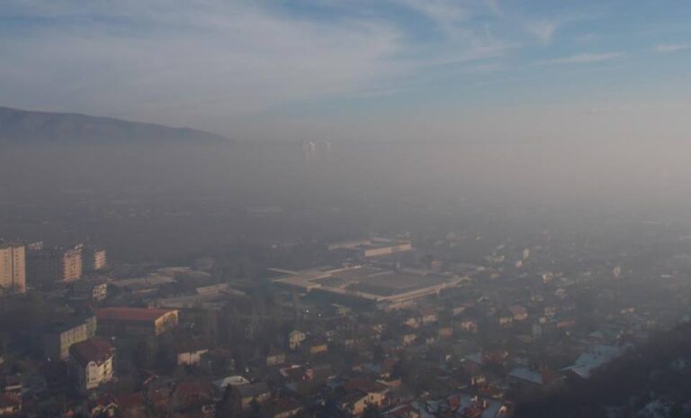 Аерозагадувањето во големите градови останува многу загрижувачко прашање, се констатира во Извештајот на ЕК